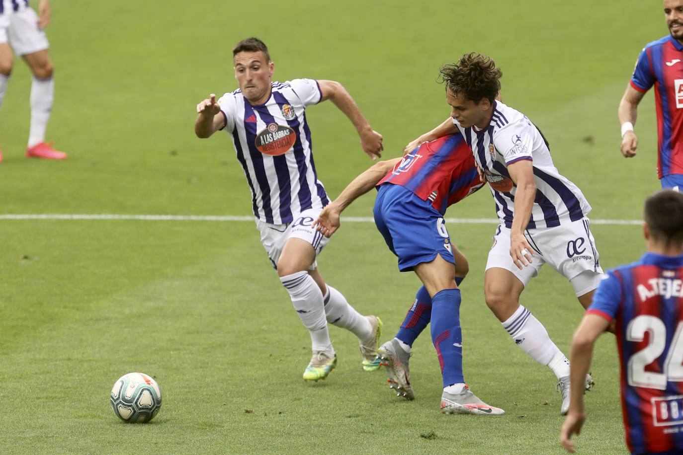 Guardiola redujo distancias en la segunda parte después de que Bigas e Inui anotaron los de los locales y en el descuento De Blasis anotó de penalti