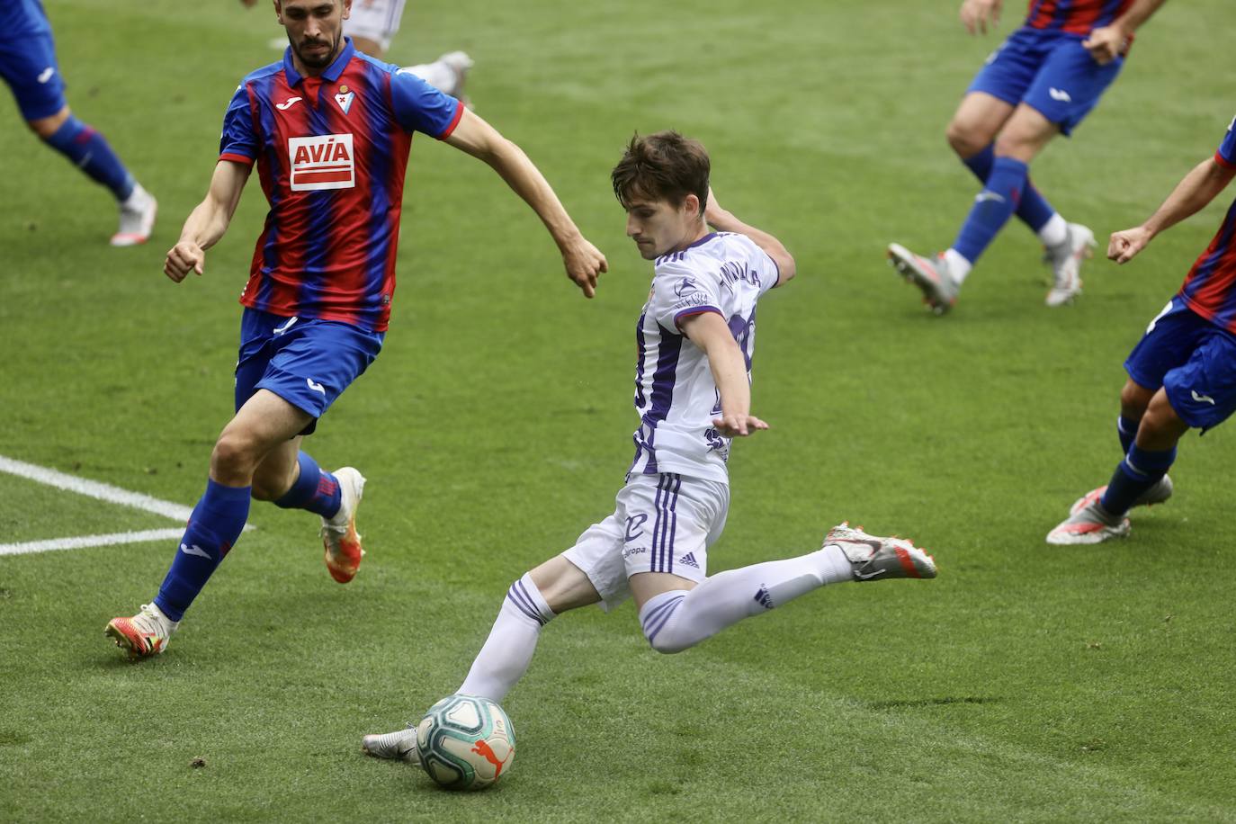 Guardiola redujo distancias en la segunda parte después de que Bigas e Inui anotaron los de los locales y en el descuento De Blasis anotó de penalti