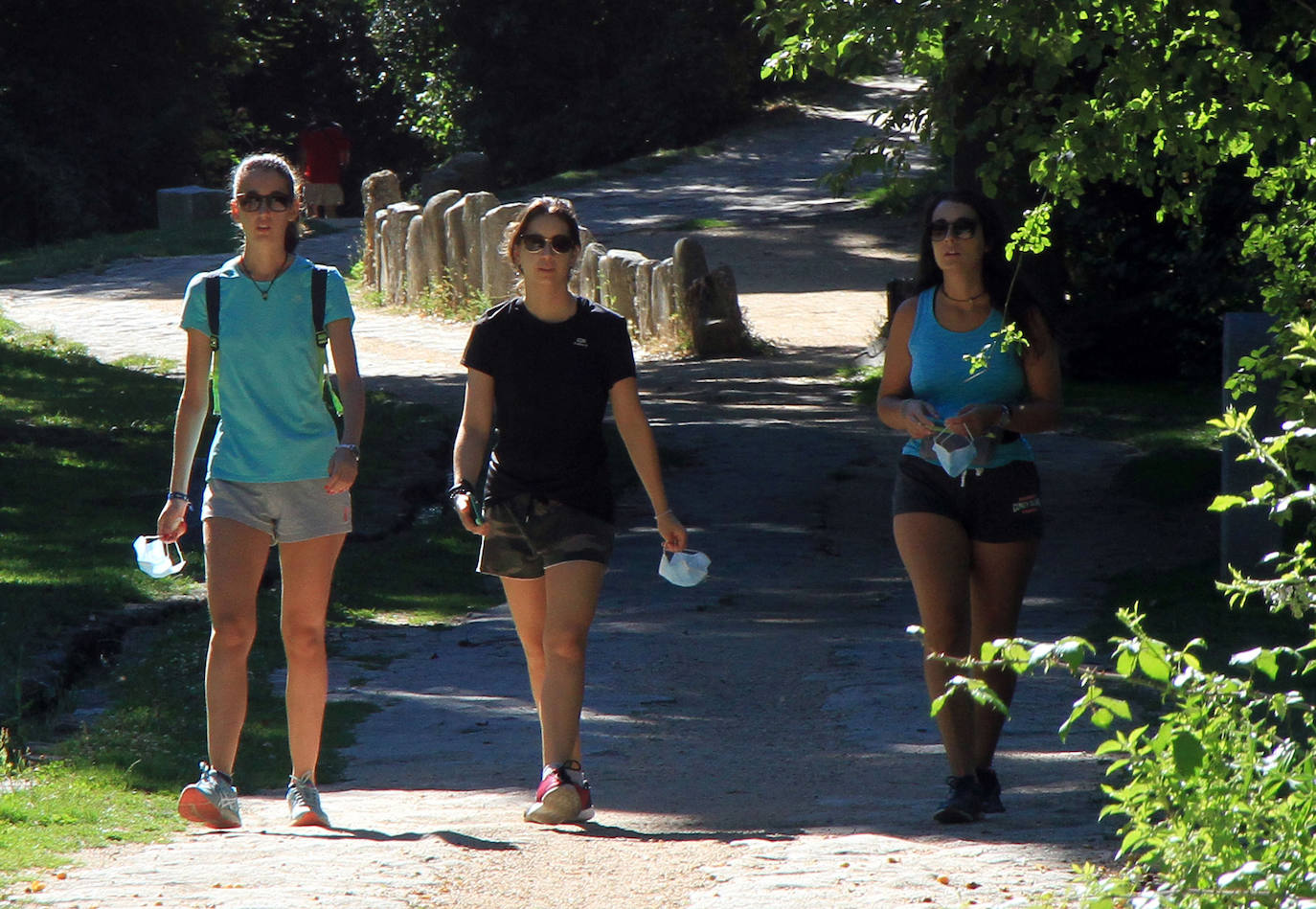 La Policía Local recuerda el uso obligatorio de la mascarilla.