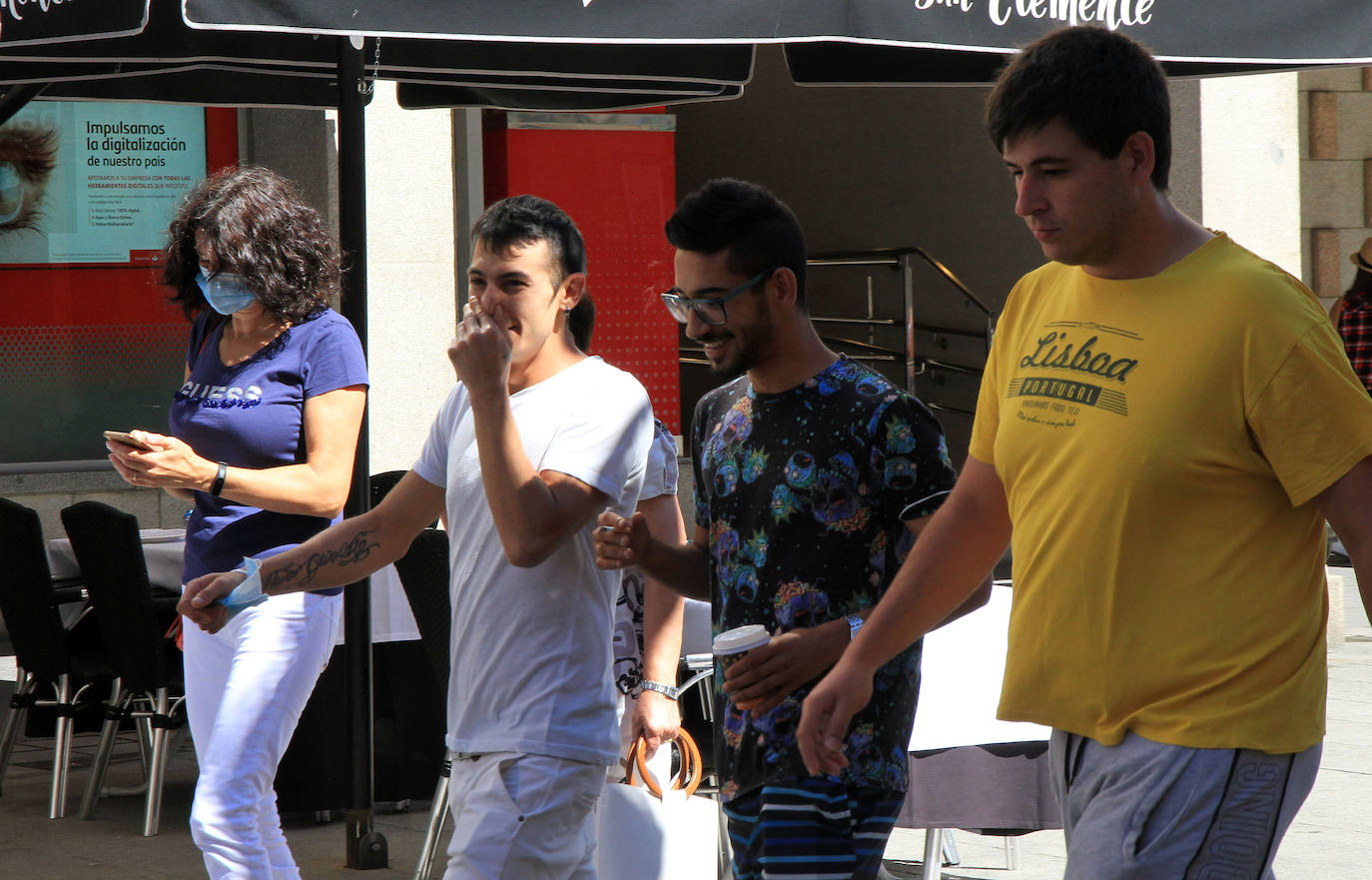 La Policía Local recuerda el uso obligatorio de la mascarilla.