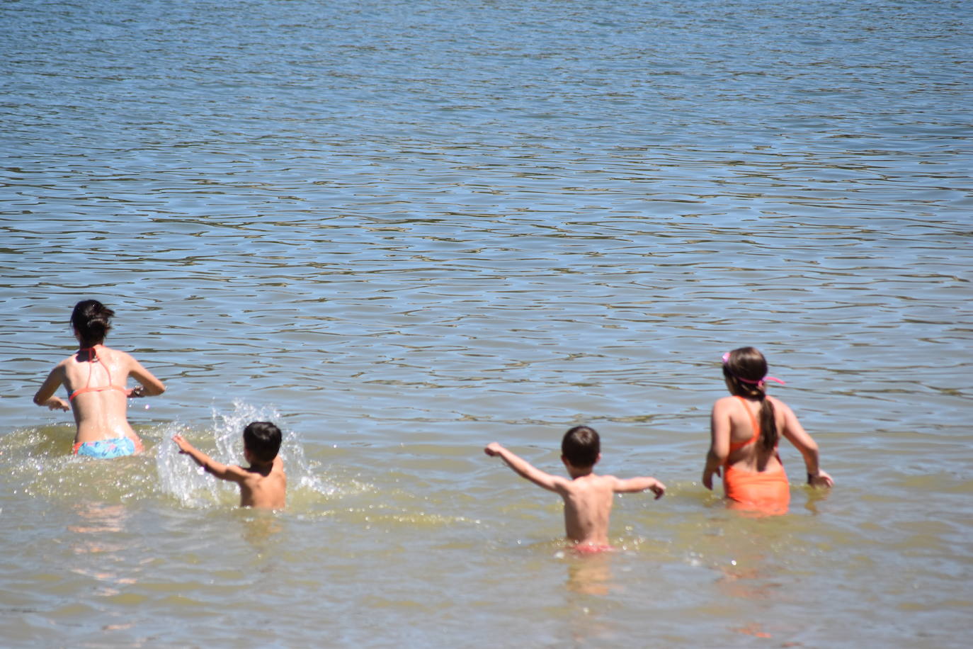 Fotos: Sol y playa en Aguilar