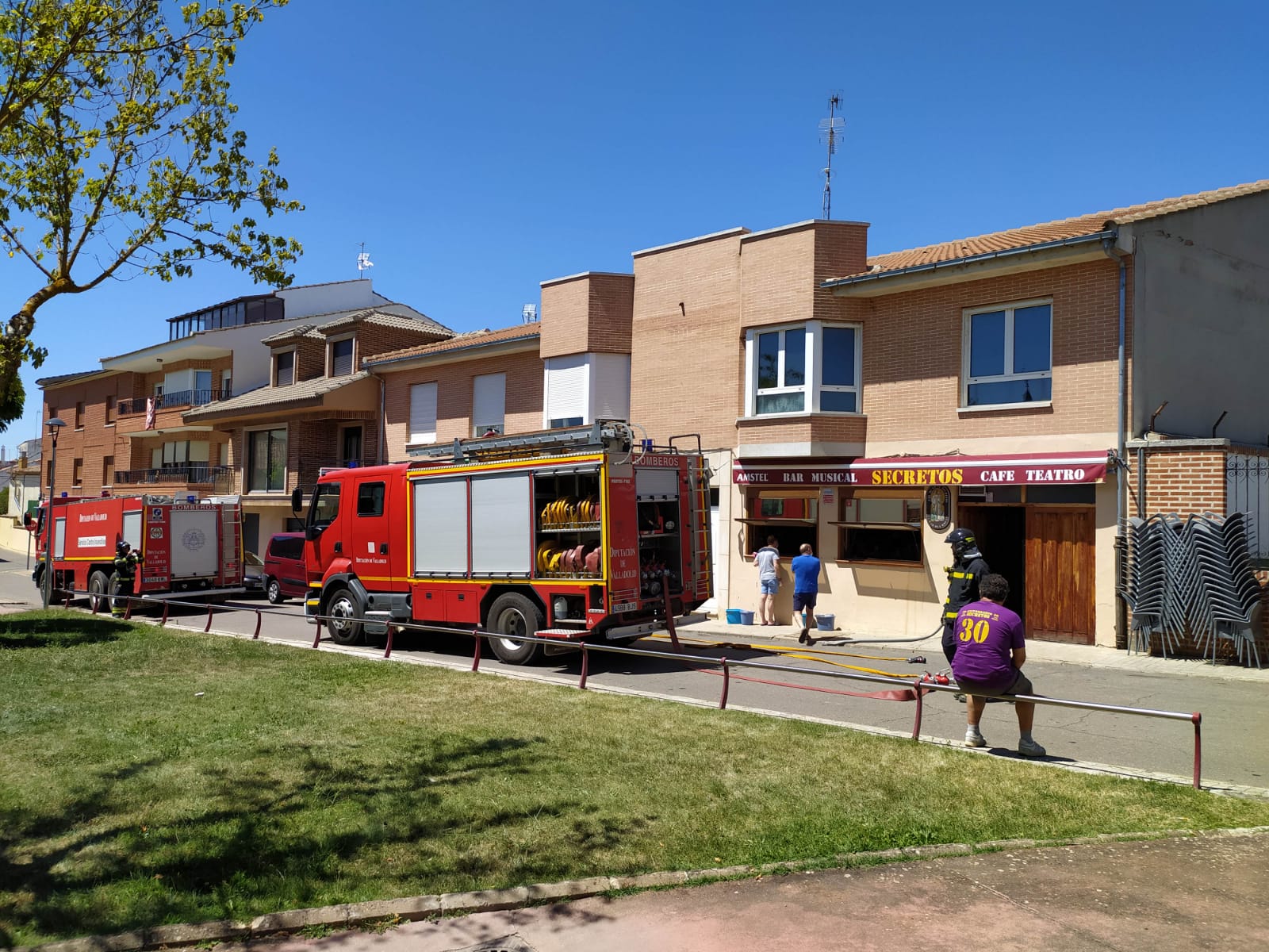 Los bomberos de la Diputación de Valladolid acudieron al lugar para ventilar y refrescar el interior, además de revidar las instalaciones. 