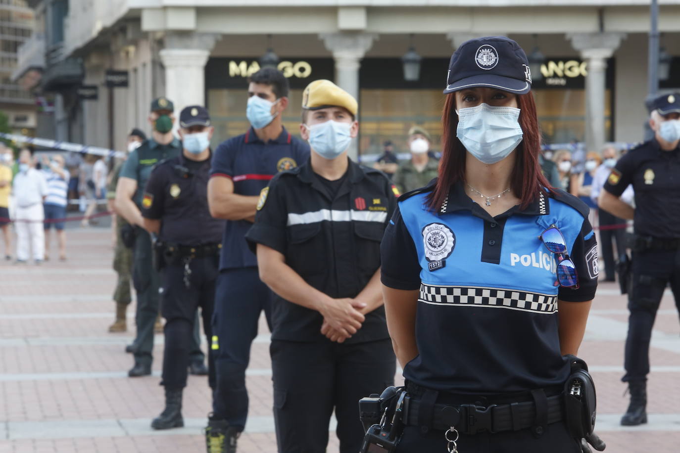 La ciudad ha recordado a las «800 víctimas» por el coronavirus en la provincia, según ha señalado el alcalde, Óscar Puente, en un acto celebrado en la Plaza Mayor vallisoletana