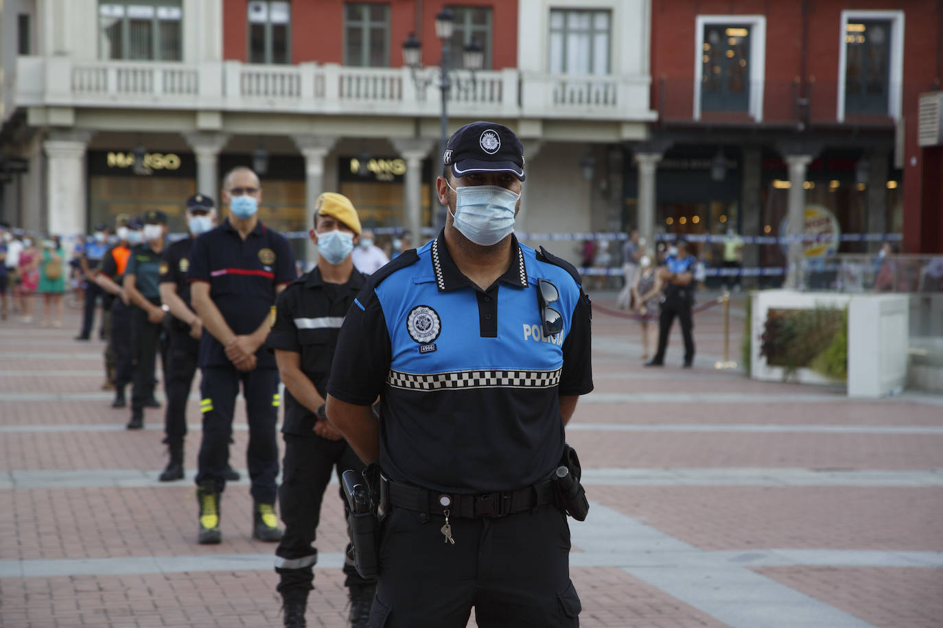 La ciudad ha recordado a las «800 víctimas» por el coronavirus en la provincia, según ha señalado el alcalde, Óscar Puente, en un acto celebrado en la Plaza Mayor vallisoletana