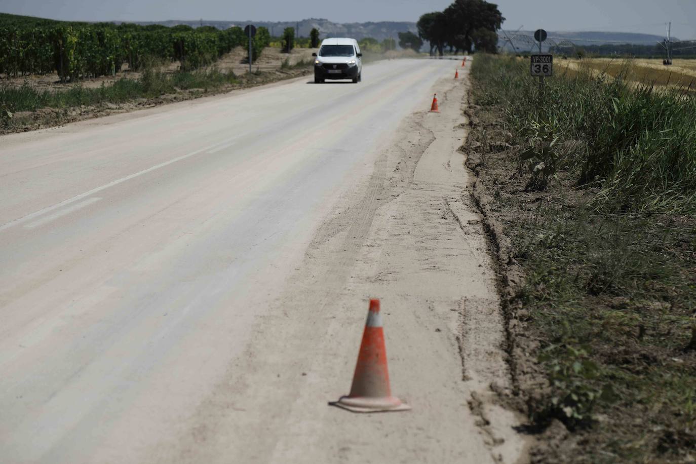 Fotos: Restos de barro en la carretera Pesquera de Duero-Renedo de Esgueva