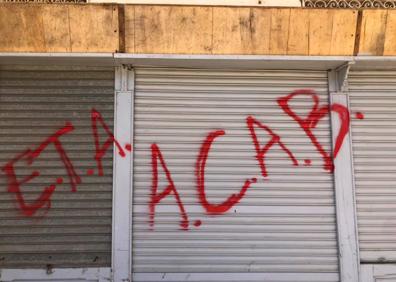 Imagen secundaria 1 - Aparecen en Villalón de Campos una decena de pintadas de ETA, Grapo y A.C.A.B.