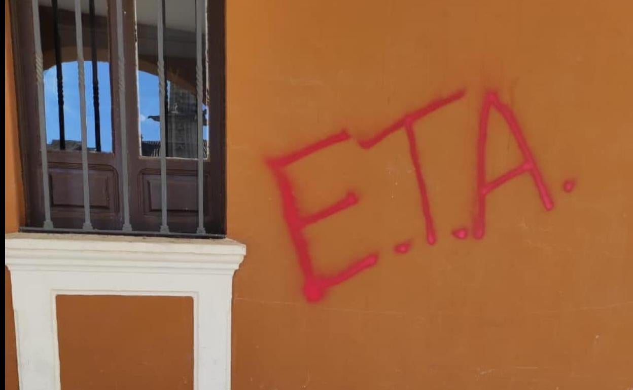 Pintada realizada en el Ayuntamiento.