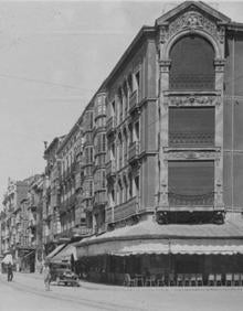 Imagen secundaria 2 - El café Royalty, con su gran terraza en la esquina de Santiago con Claudio Moyano, fue uno de los grandes establecimientos hosteleros de Valladolid. En 1922 ya estaba abierto. Cerró en 1947. 