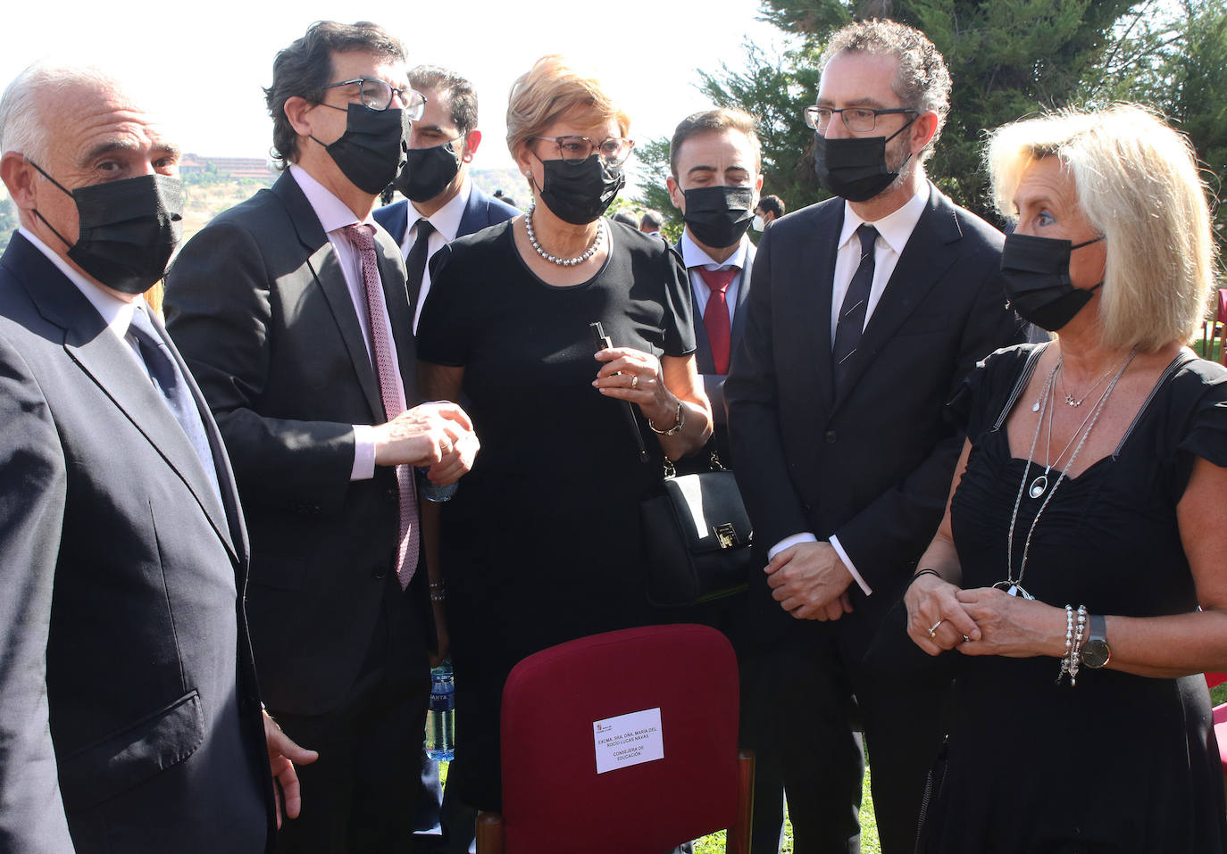 Asistentes al homenaje a los fallecidos por la pandemia celebrado en Segovia 