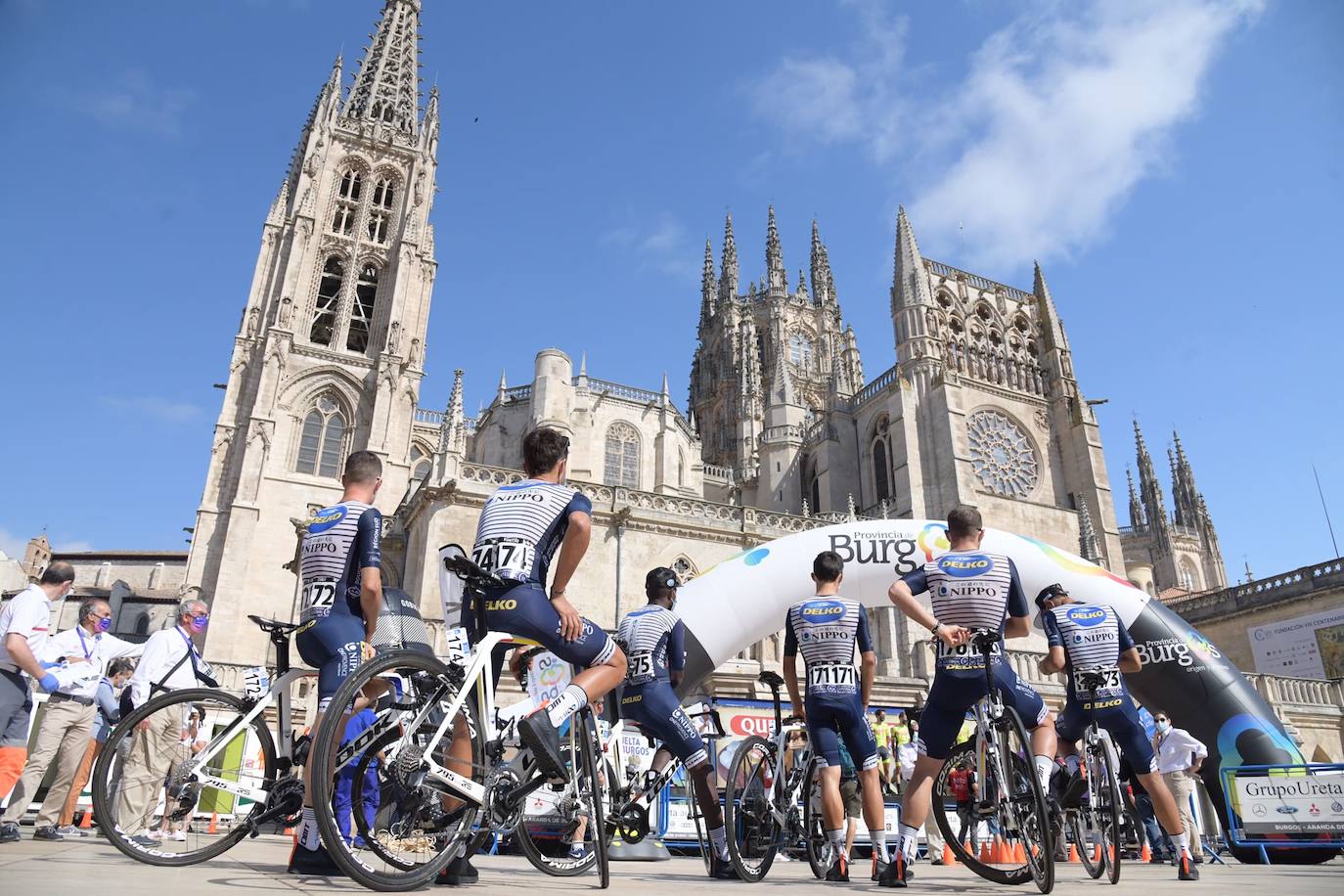 La primera etapa, con un recorrido de 157 kilómetros, ha finalizado en el Castillo de Burgos