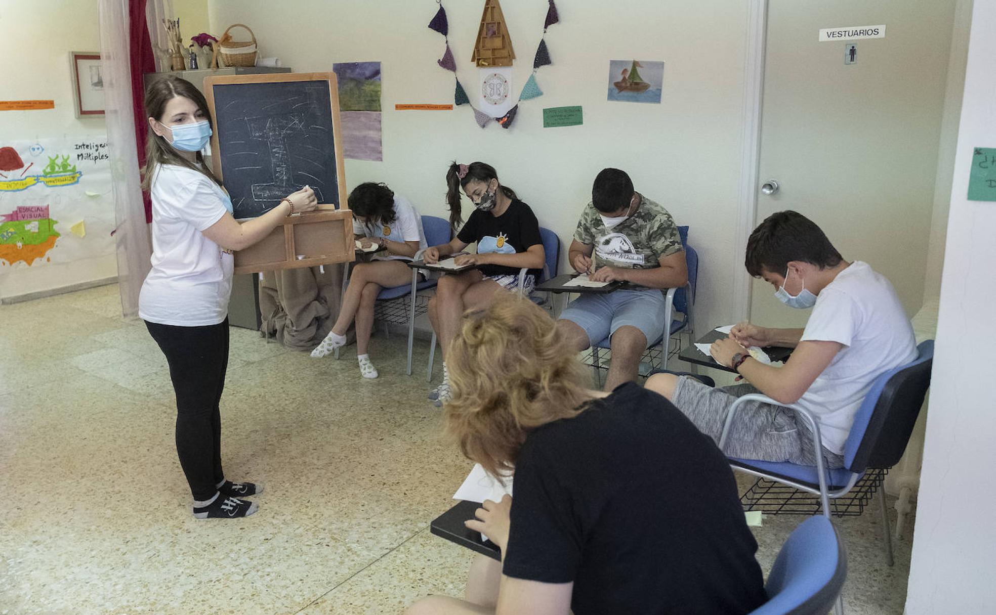 Clase de refuerzo y técnicas de estudio organizadas por Vallalexia y el Centro de Intervención Educativa Corat. 