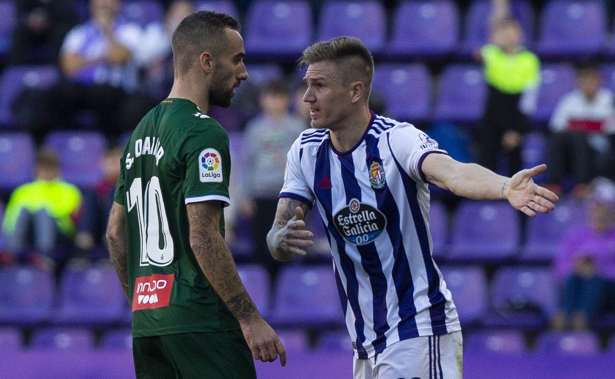 Raúl García Carnero, junto a Darder en el partido disputado ante el Espanyol. 