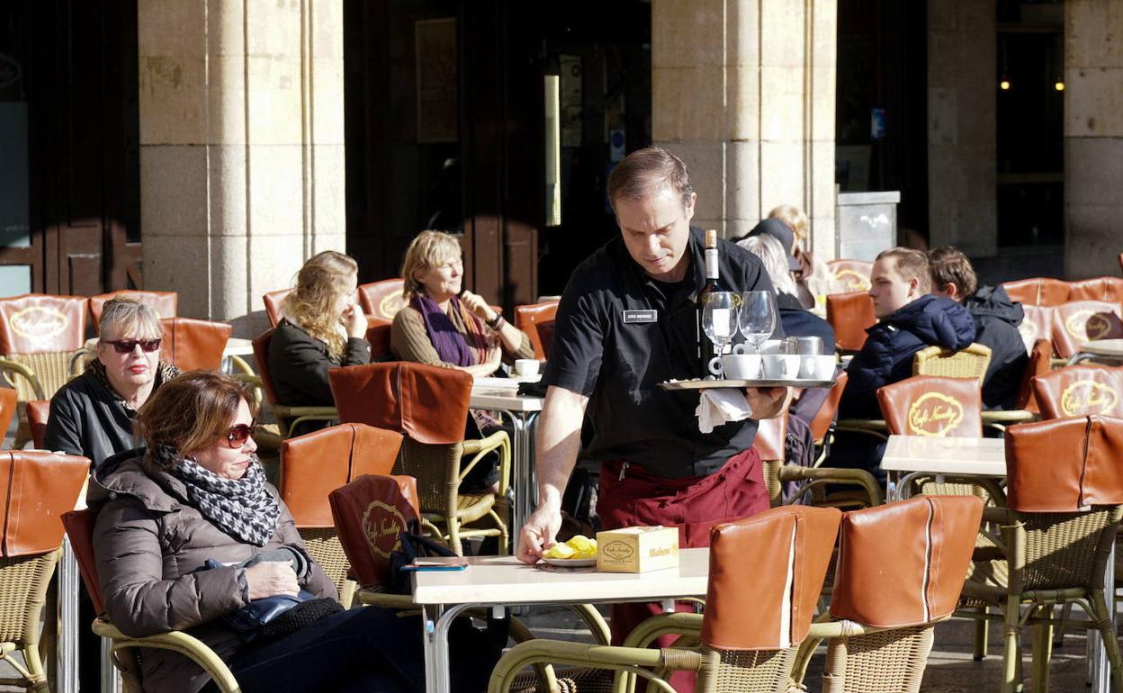 El sector servicios aglutina más de la mitad de los trabajadores autónomos. 