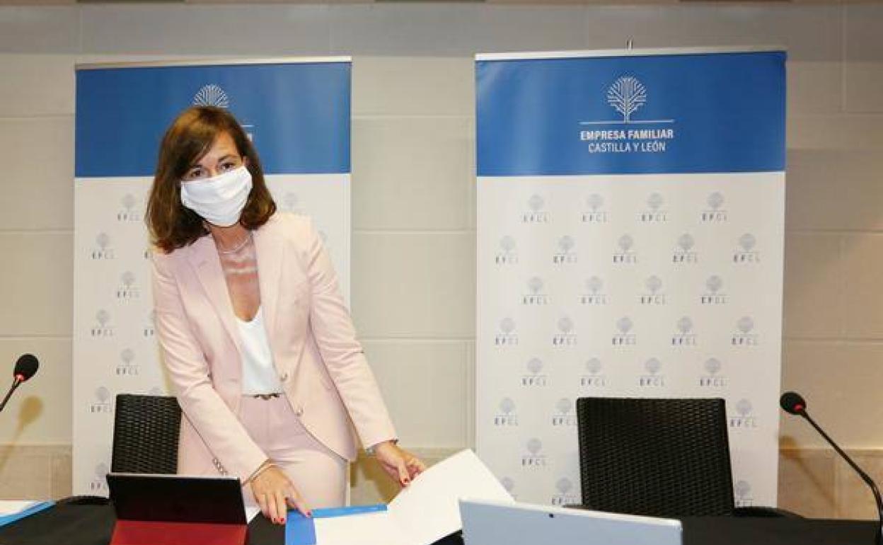 La presidenta de la Asociación de Empresa Familiar, Rocío Hervella, en la rueda de prensa de esta mañana. 