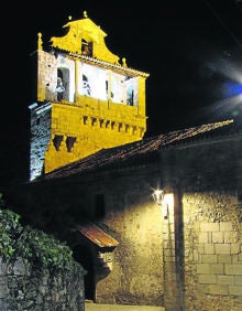 Imagen secundaria 2 - Arriba, restos arquitectónicos y al fondo, la Peña de Francia; los restos de la torre del castillo convertidos en mirador; espadaña de la iglesia, declarada Bien de Interés Cultural.