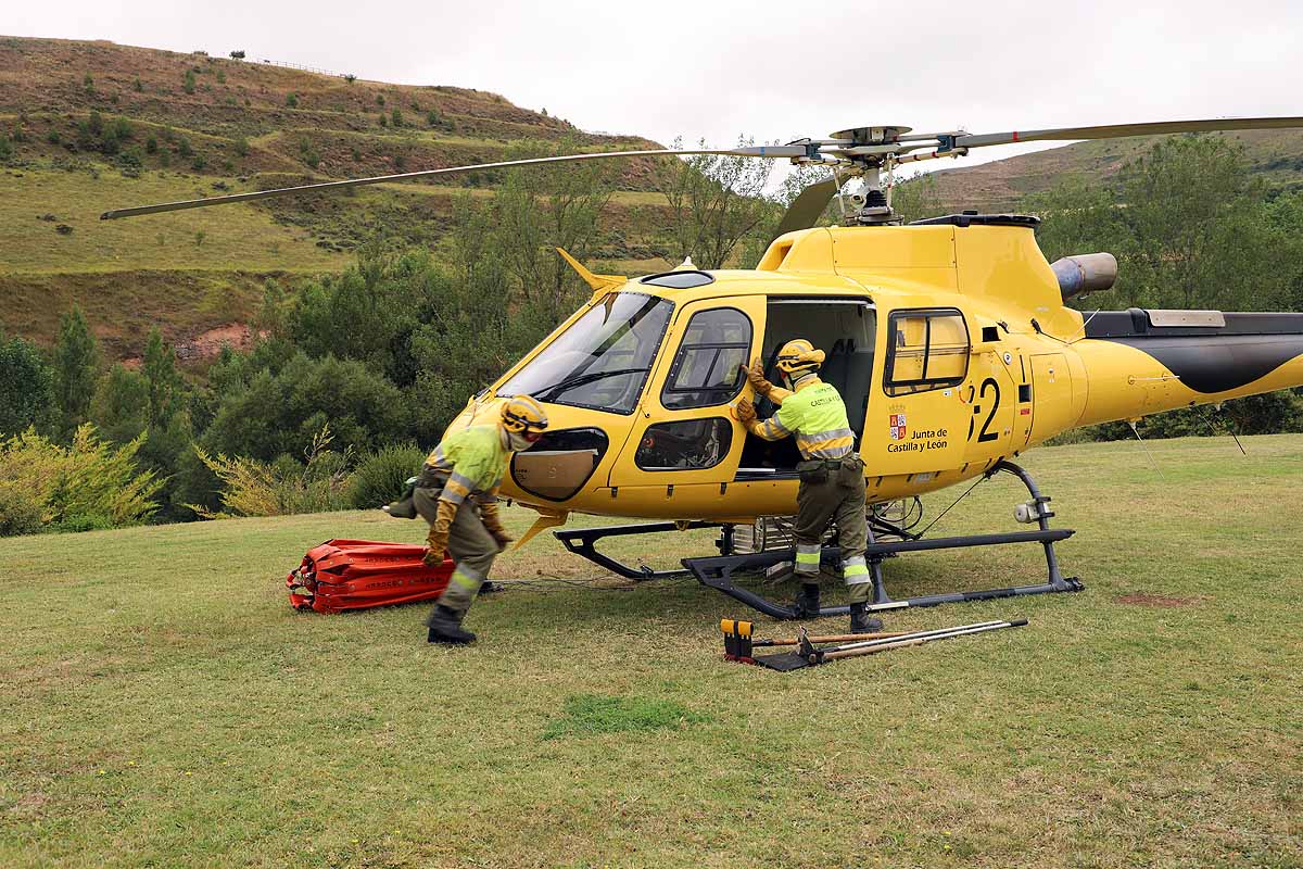 Fotos: Rapidez y eficacia, los incendios también se combaten desde el aire