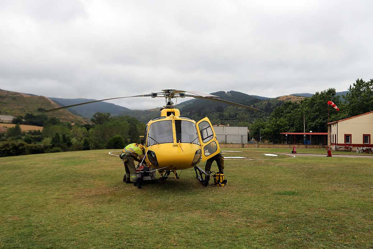 Fotos: Rapidez y eficacia, los incendios también se combaten desde el aire