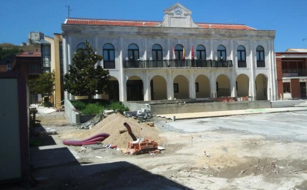 La Plaza Mayor de Íscar, este viernes. 