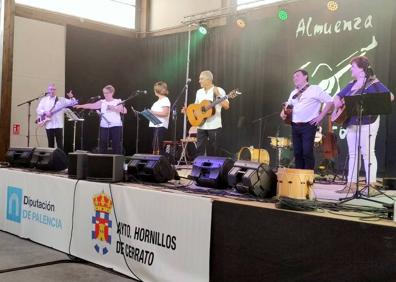 Imagen secundaria 1 - Las inscripciones para la marcha solidaria están abiertas. En la imagen, un grupo de participantes del año pasado. Abajo, el Festival Almuenza y un momento de la representación del cortejo fúnebre de Felipe 'El Hermoso'. 