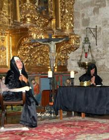 Imagen secundaria 2 - Las inscripciones para la marcha solidaria están abiertas. En la imagen, un grupo de participantes del año pasado. Abajo, el Festival Almuenza y un momento de la representación del cortejo fúnebre de Felipe 'El Hermoso'. 