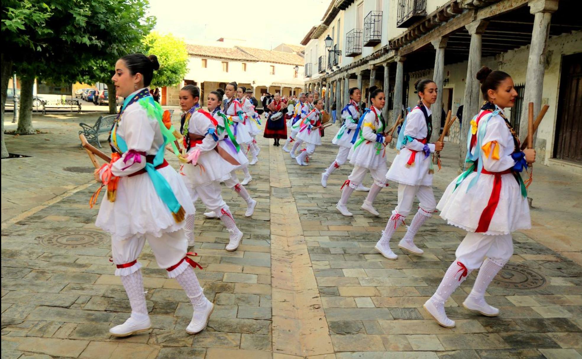 El Festival de Paloteo y Danza es una de las convocatorias más importantes del verano de Ampudia. 