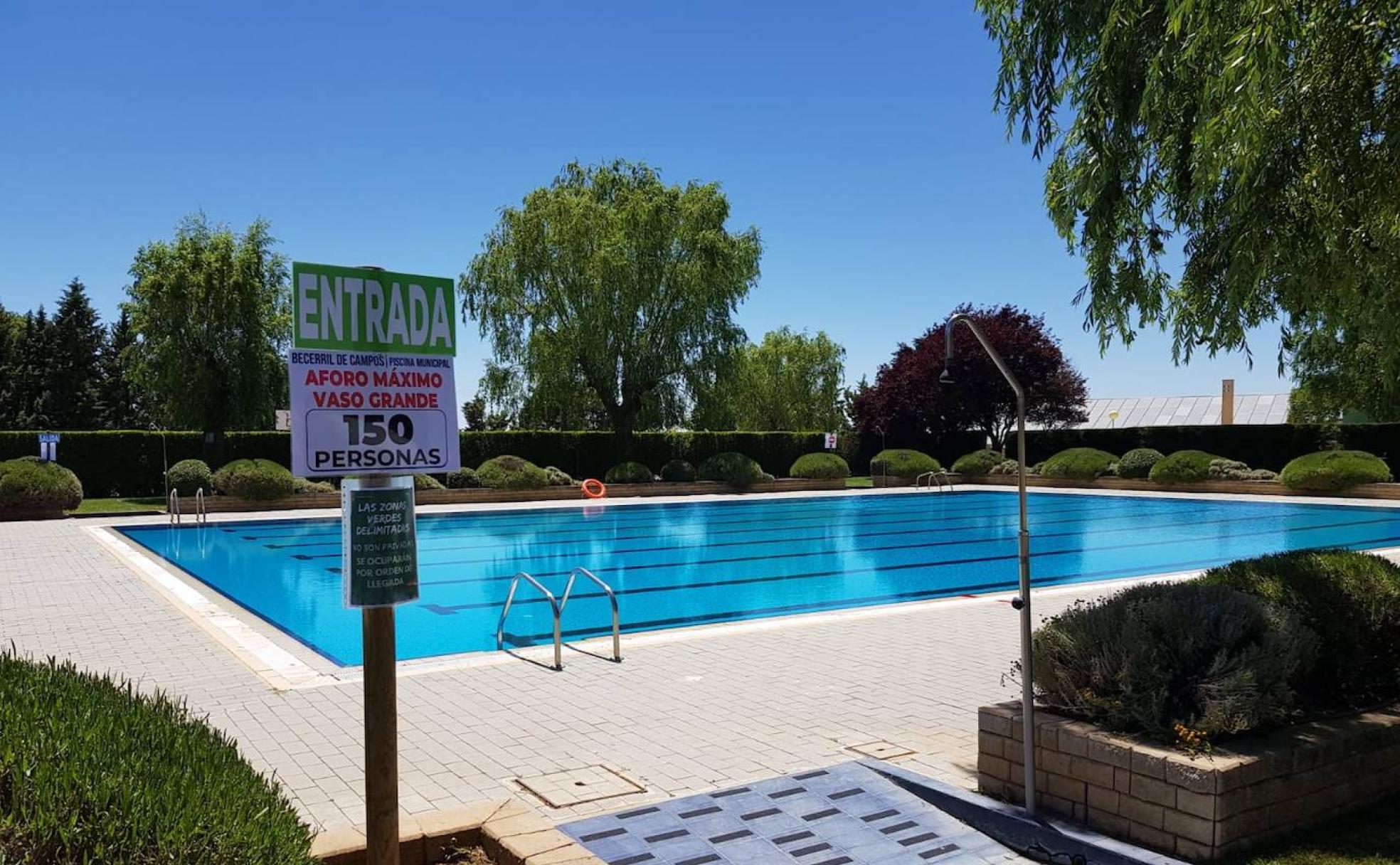 Las piscinas de Becerril de Campos funcionan con una limitación de aforo para 150 personas. 