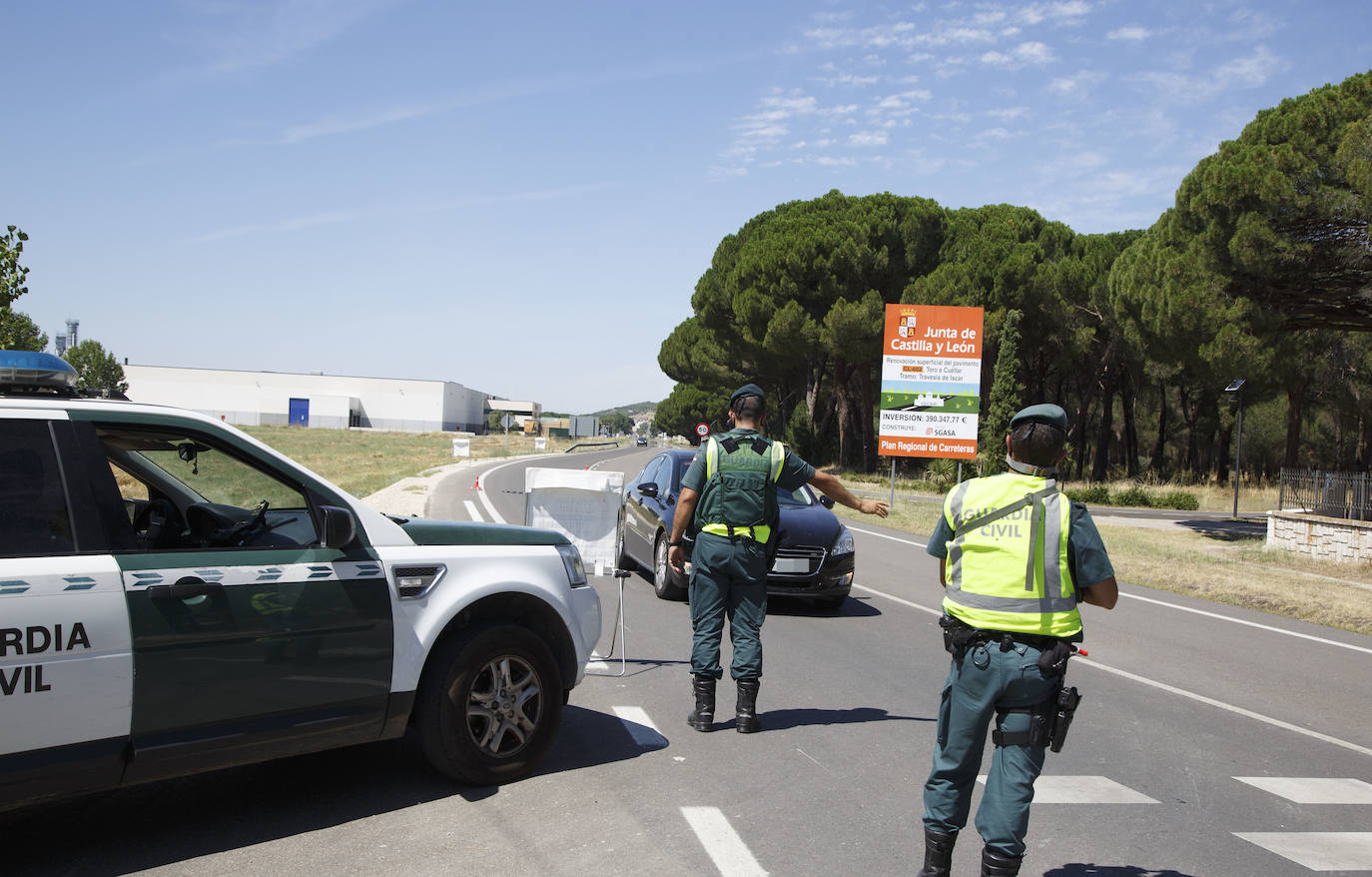 Los controles de acceso a estas dos localidades vallisoletanas arrancaron al filo del mediodía.