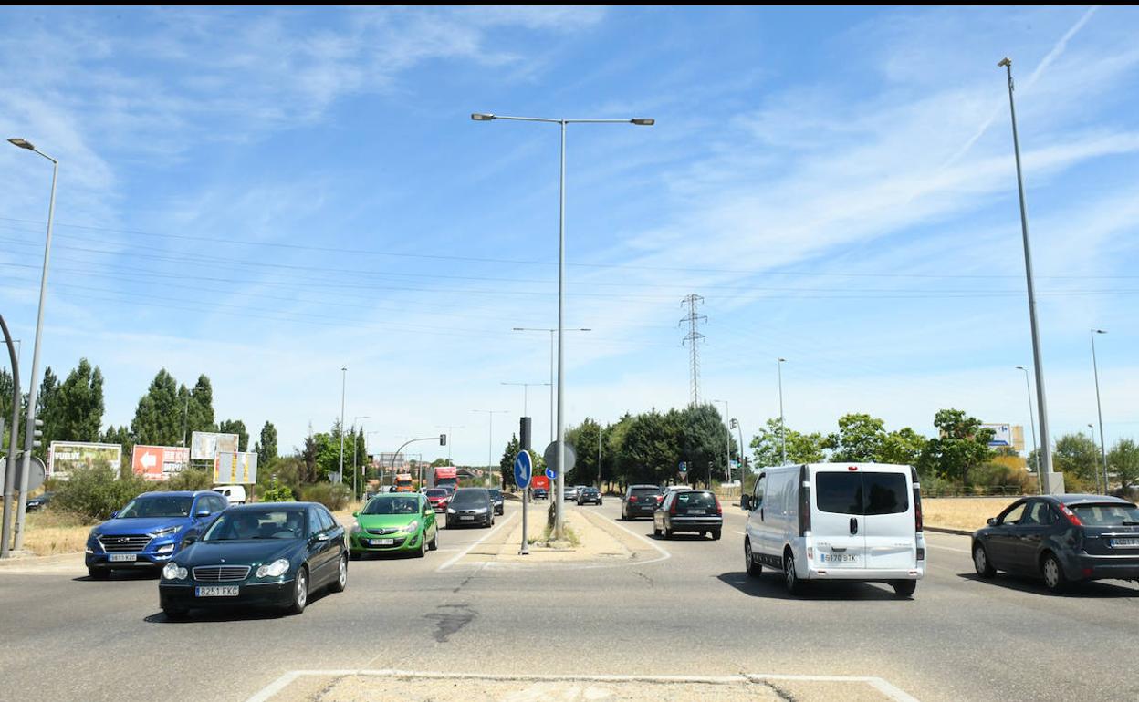 El cruce de la ronda este con la carretera de Soria es uno de los puntos negros incluidos en el informe. 