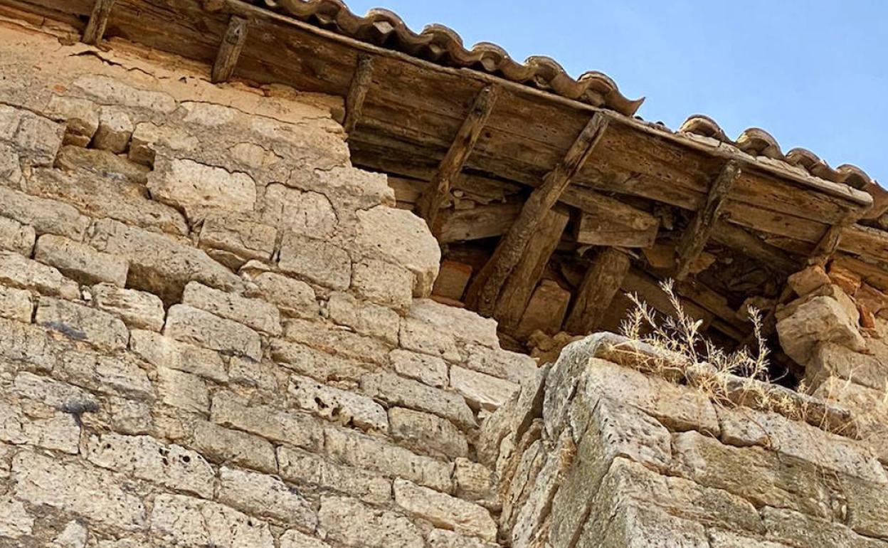 Estado del tejado y el muro tras el hundimiento. 
