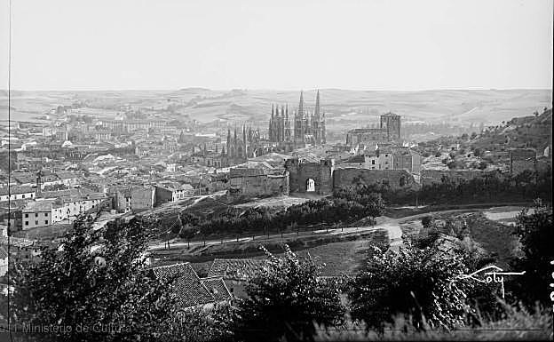 Imagen principal - Abanderada de la igualdad entre hombres y mujeres