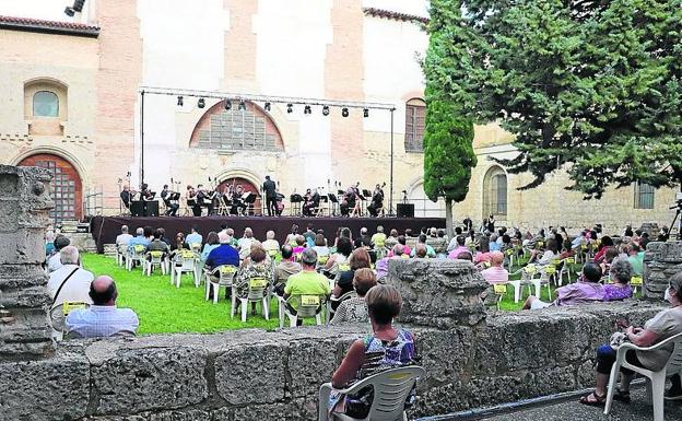 Ensemble de la Orquesta Sinfónica de Castilla y León, en Rioseco.