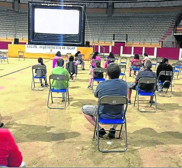 Sesión de cine al aire libre en Íscar.