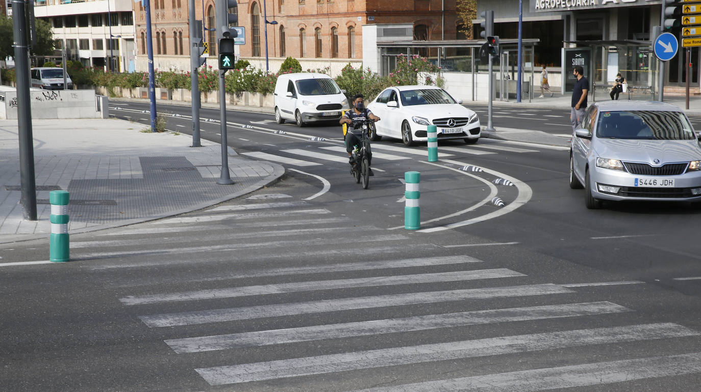 Fotos: El nuevo carril habilitado para bicis en el Paseo Isabel la Católica de Valladolid