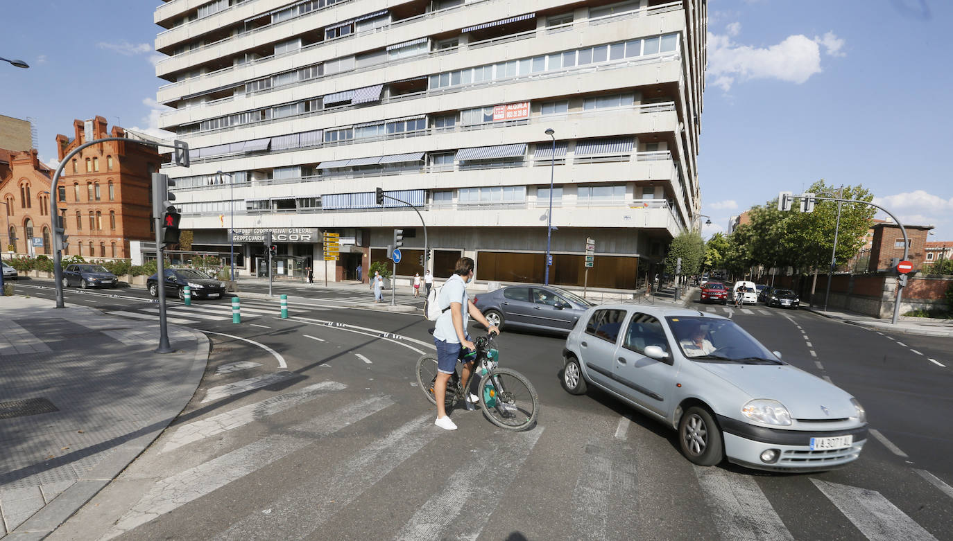 Fotos: El nuevo carril habilitado para bicis en el Paseo Isabel la Católica de Valladolid