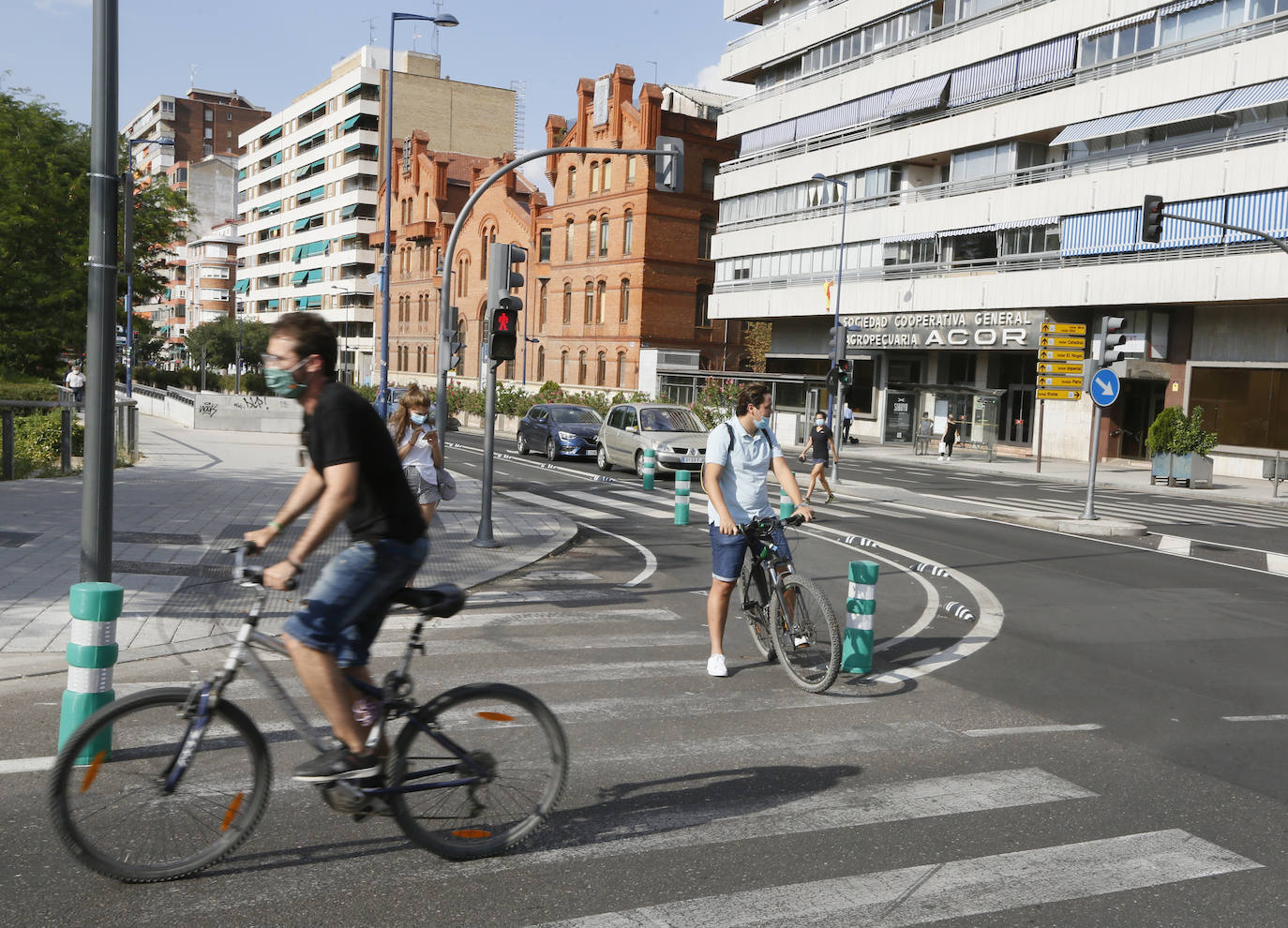 Fotos: El nuevo carril habilitado para bicis en el Paseo Isabel la Católica de Valladolid