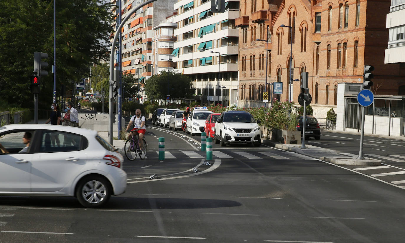 Fotos: El nuevo carril habilitado para bicis en el Paseo Isabel la Católica de Valladolid