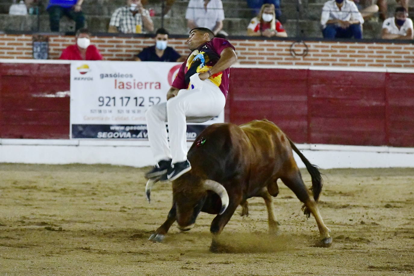 Foto de familia de los recortadores que participaron en el concurso de este viernes en El Espinar. 