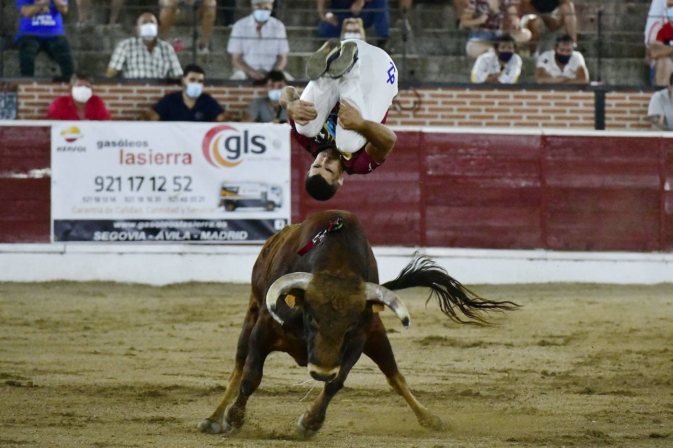 Foto de familia de los recortadores que participaron en el concurso de este viernes en El Espinar. 