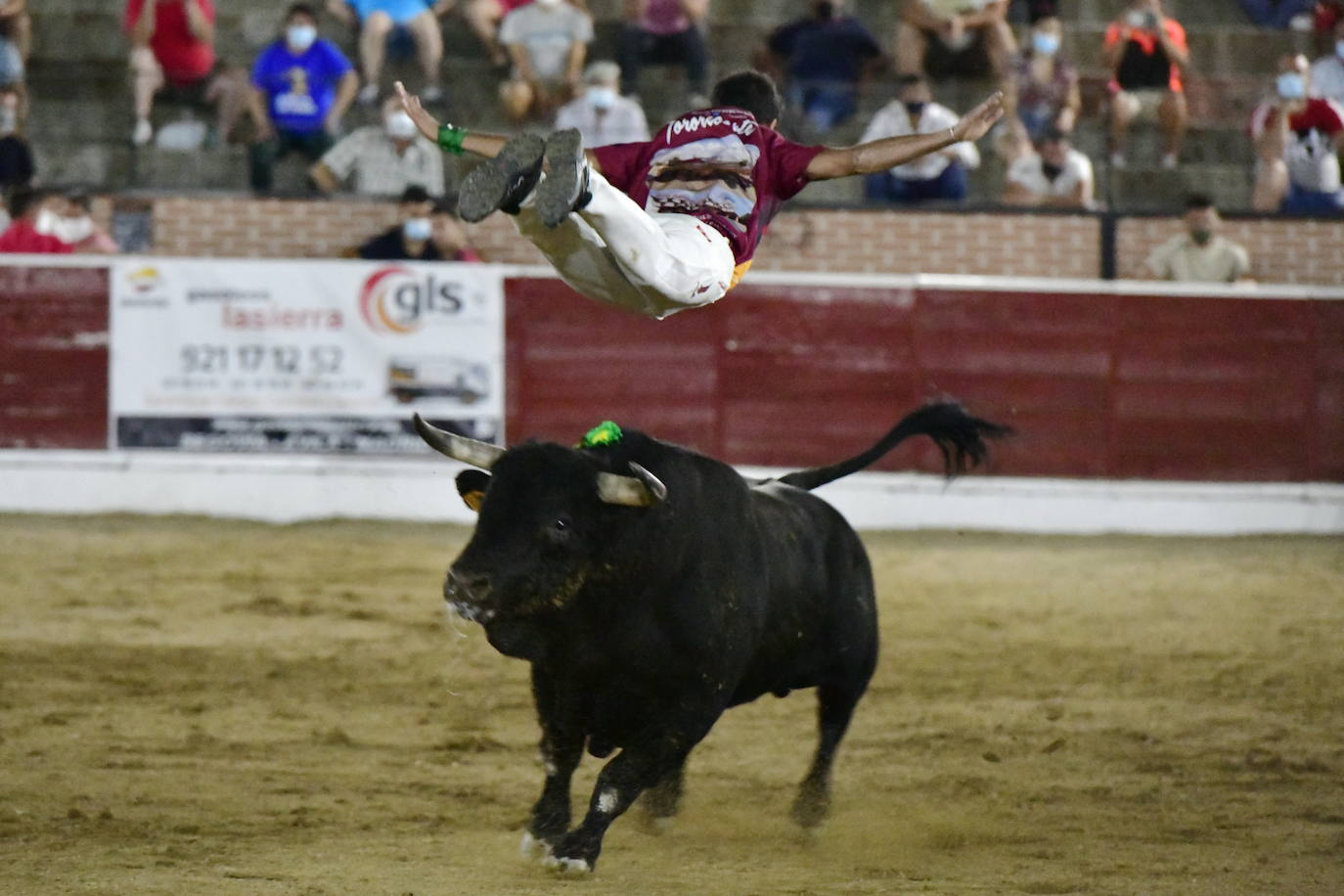 Foto de familia de los recortadores que participaron en el concurso de este viernes en El Espinar. 