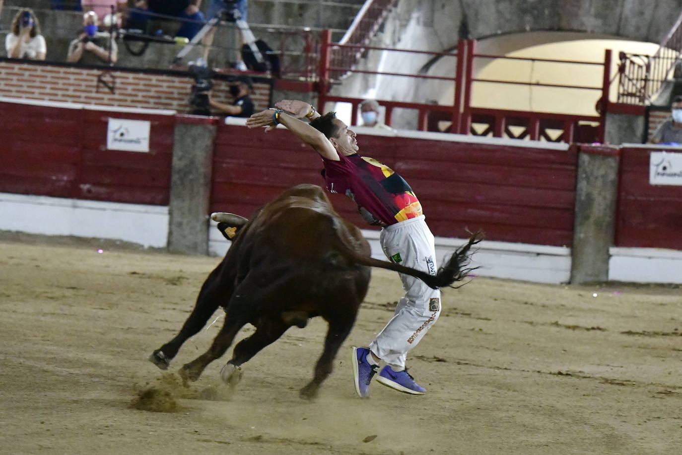 Foto de familia de los recortadores que participaron en el concurso de este viernes en El Espinar. 