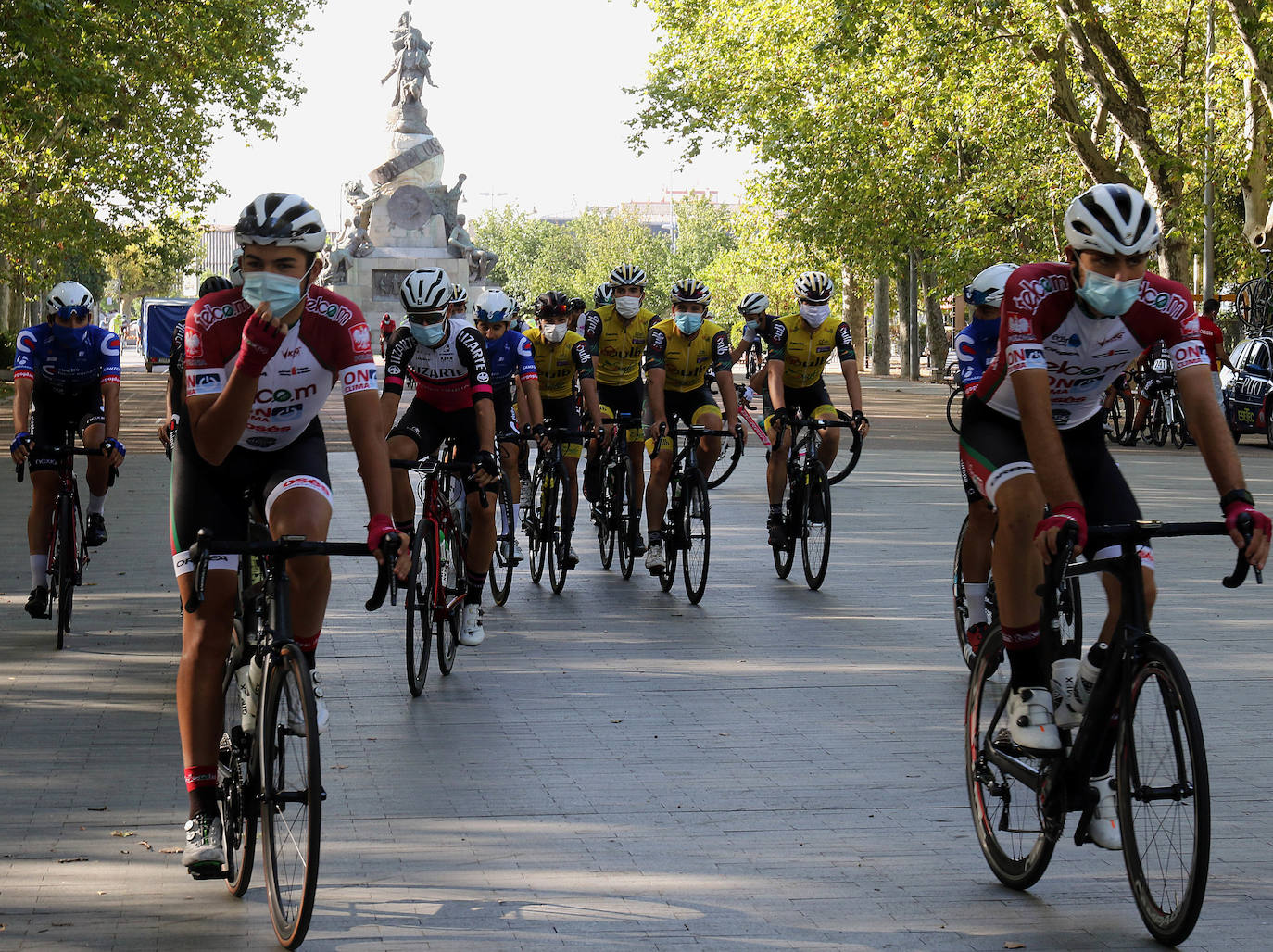Prueba ciclista Sub 23 y Élite del Memorial Ángel Lozano de cicilismo con salida desde el Campo Grande de Valladolid. 