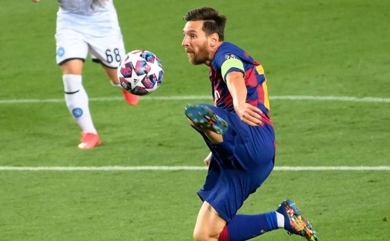 Leo Messi, en una acción del partido ante el Nápoles. 