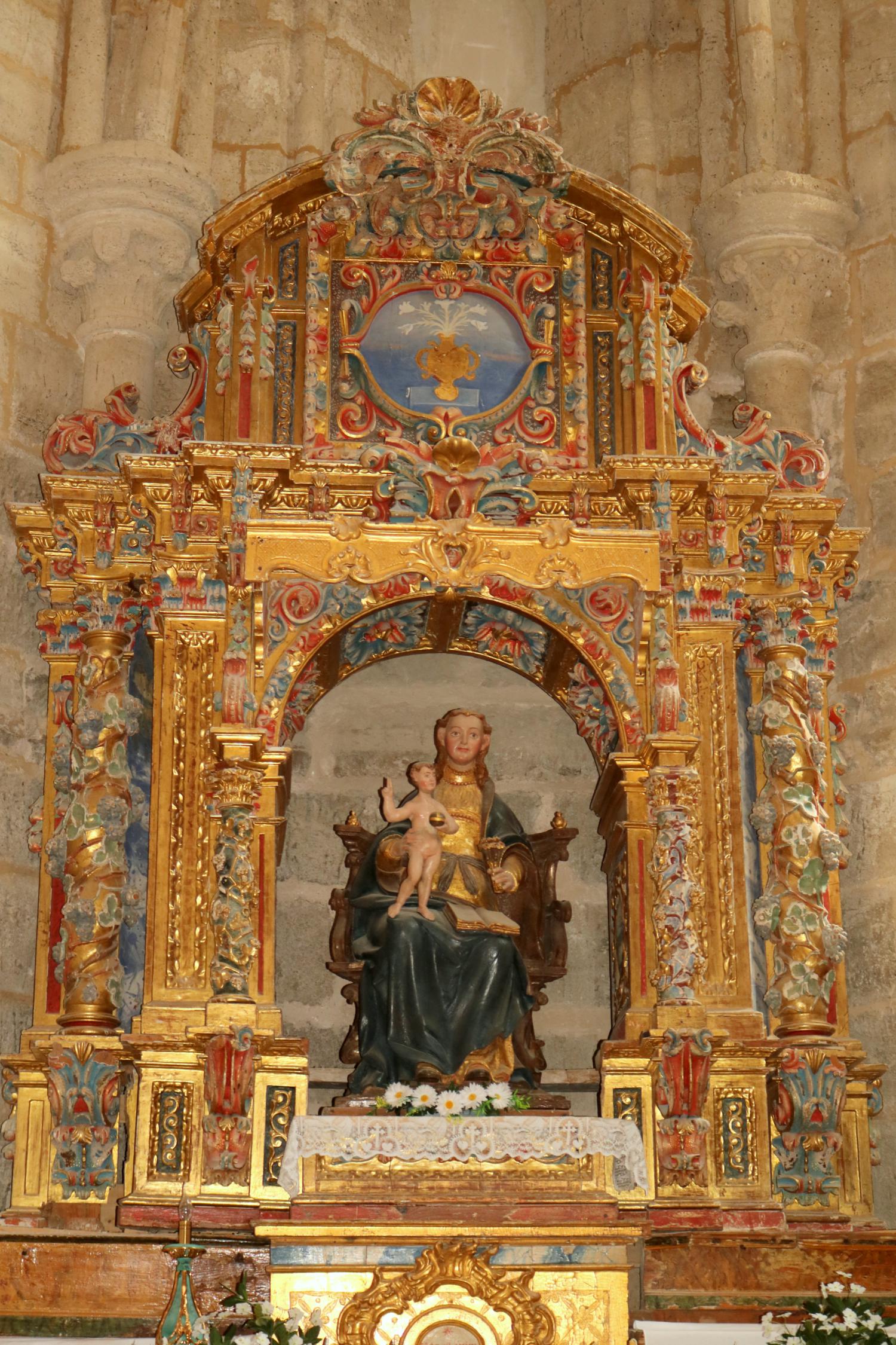 La Corporación Municipal visitó a todos los vecinos para entregarles la merienda