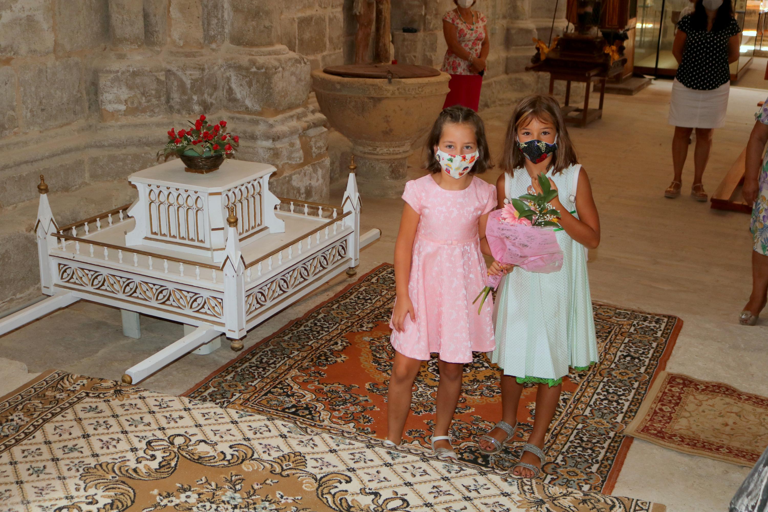 La Corporación Municipal visitó a todos los vecinos para entregarles la merienda