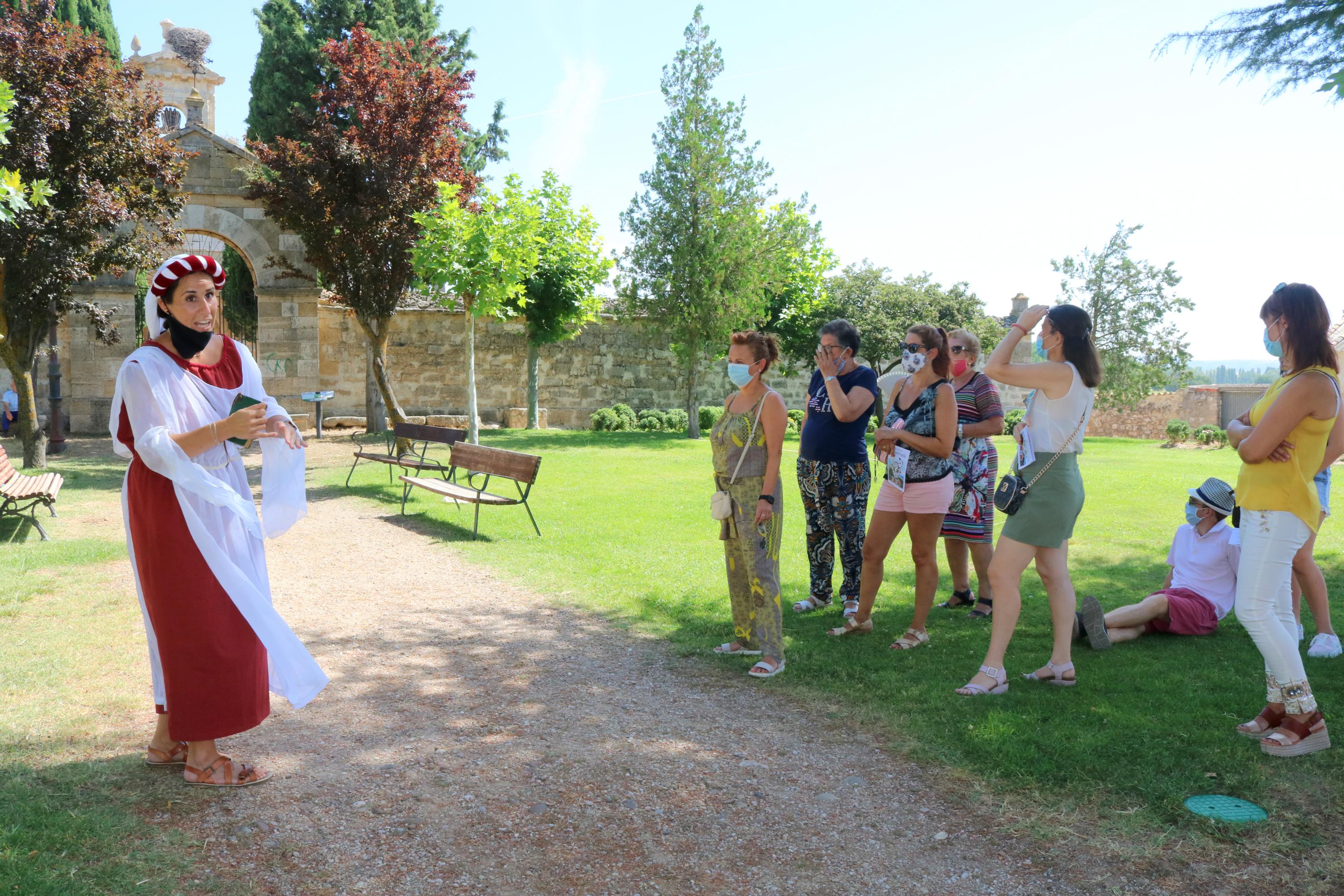 Asistentes a la Ruta Teatralizada por Torquemada
