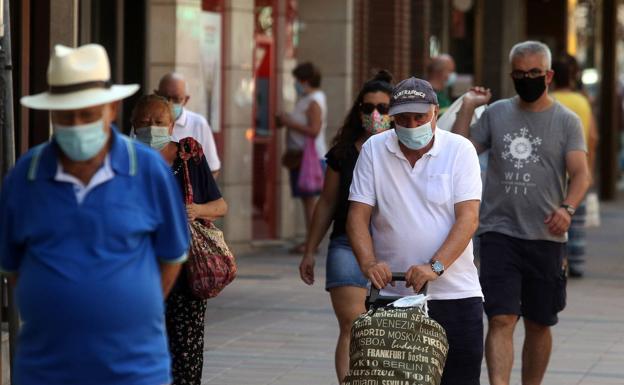 725 ciudadanos denunciados en Castilla y León por no llevar mascarilla durante la última semana