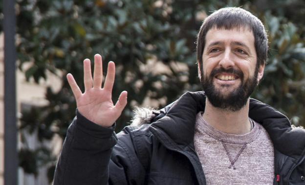 El juez que investiga la 'caja B' de Podemos imputa a tres cargos del partido