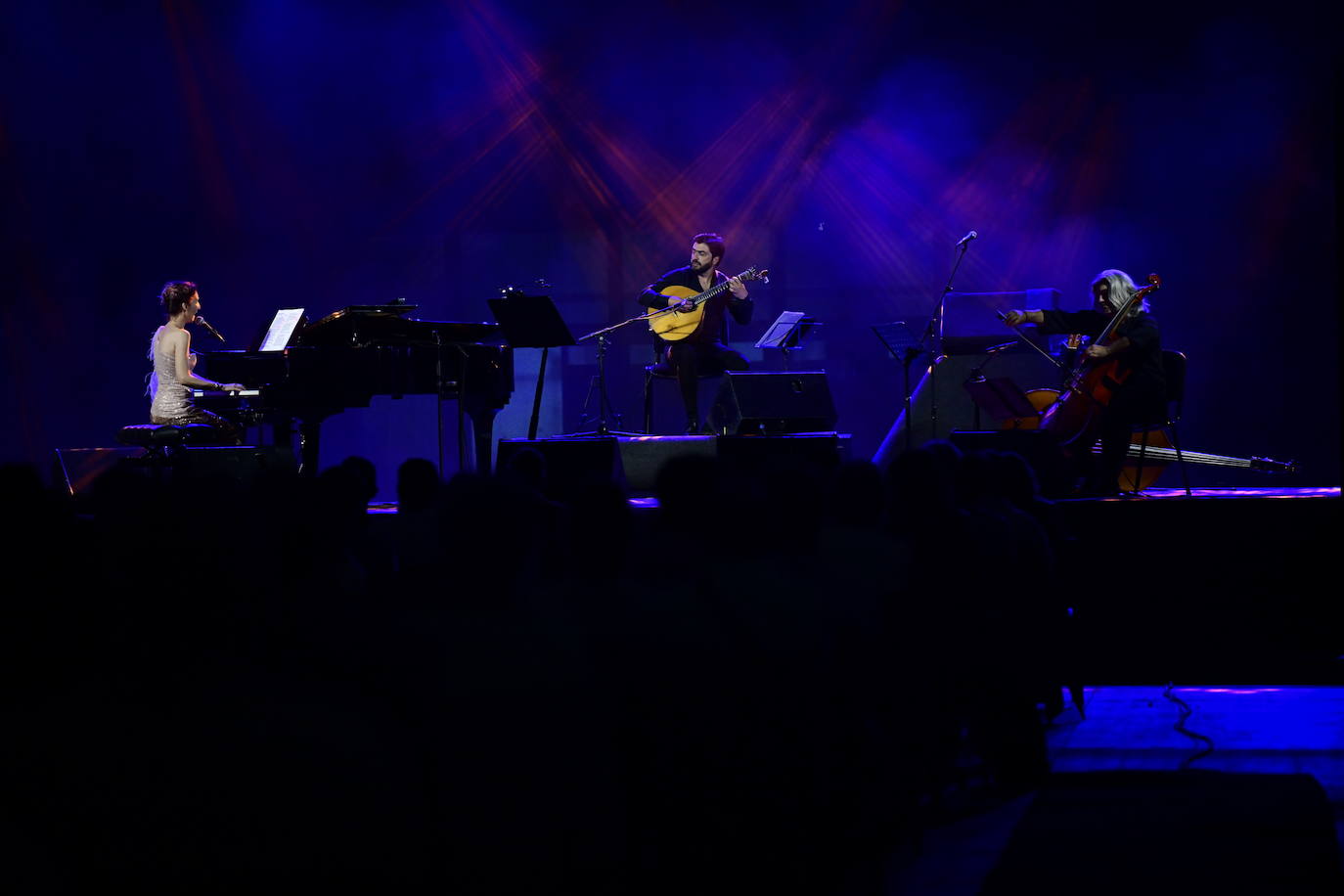 Fotos: Las melodías de Dulce Pontes llenan de magia la Feria de Valladolid