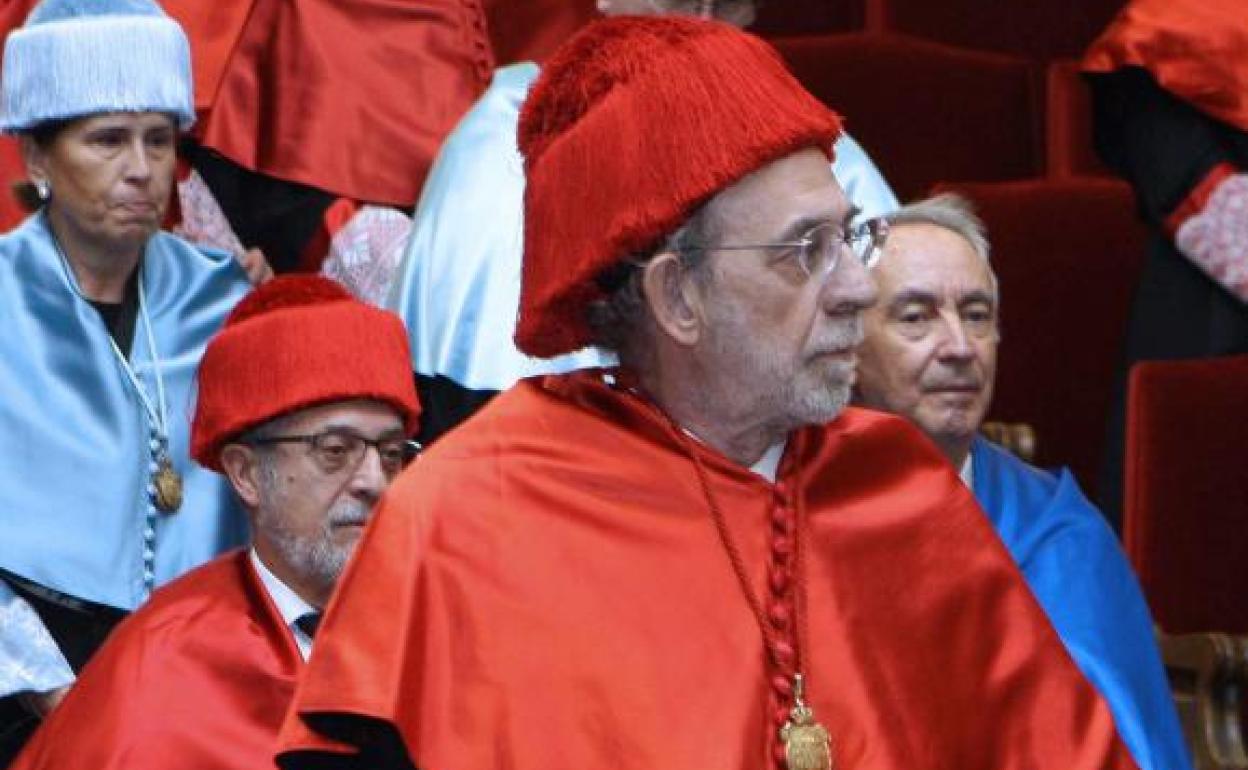 El magistrado Fernando Valdés, durante la ceremonia de doctor honoris causa en la Universidad de Valladolid, en 2015. 