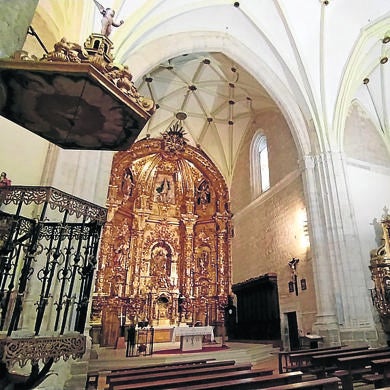 Interior del templo parroquial de San Pedro.
